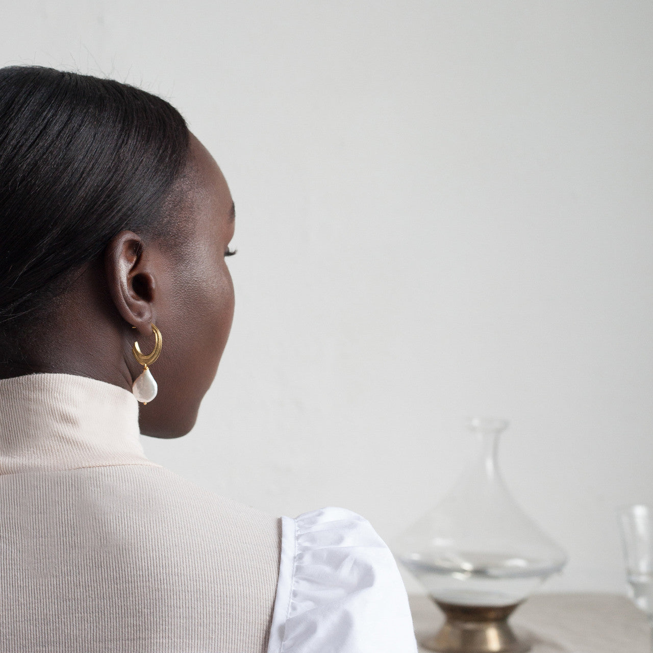 STRATA THIN EARRINGS WITH PEARL - SILVER